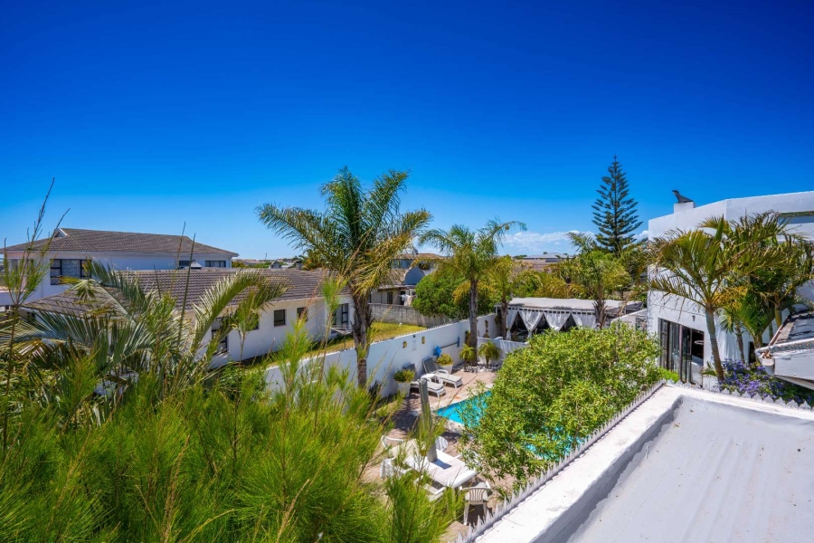 8 Bedroom Property for Sale in Country Club Western Cape